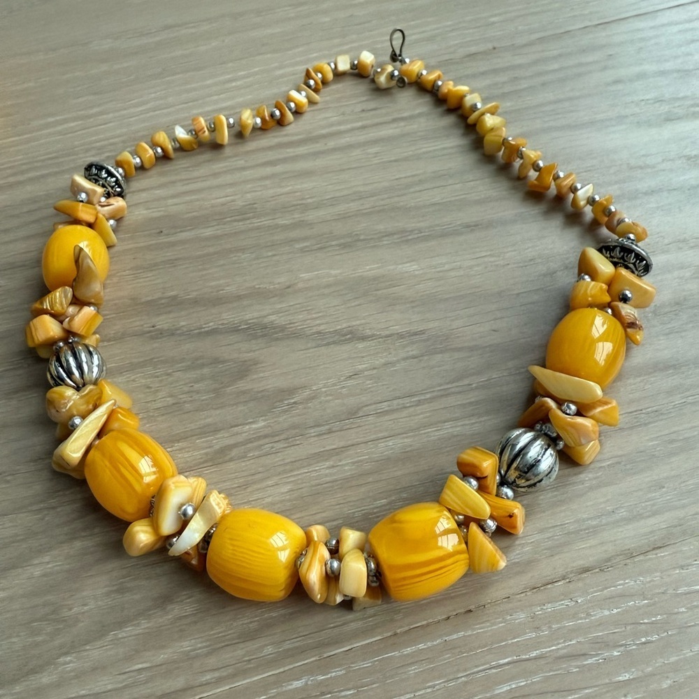 Vintage Yellow Beaded Jewelry Set with yellow stones, bracelet necklace charm - Picture 7 of 16